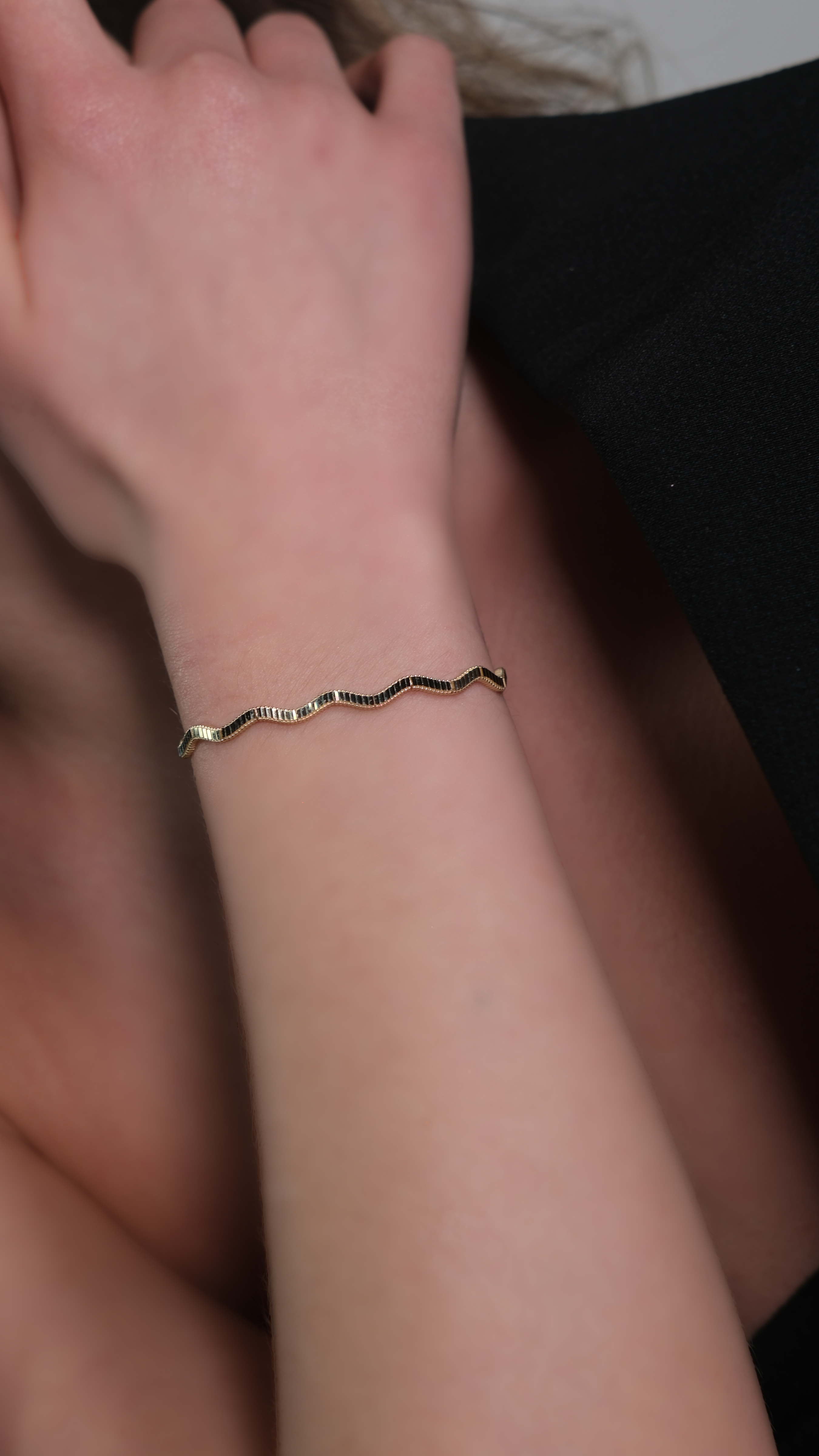 Altın Dalga Bileklik